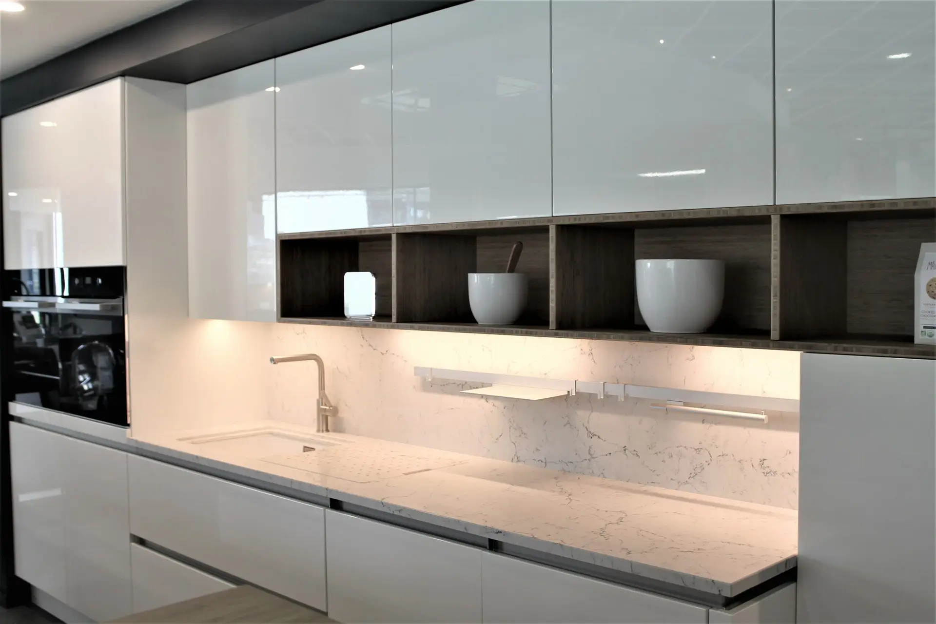 plan de travail en pierre de quartz blanc veine