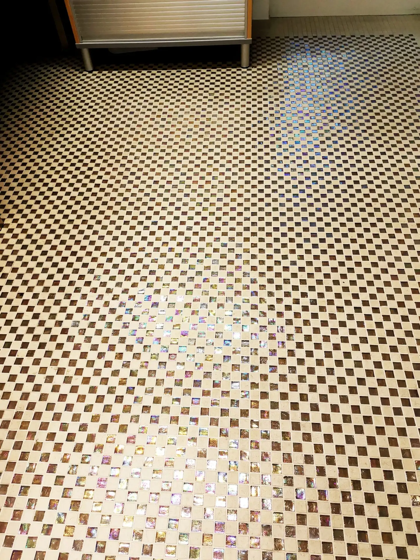 sol en mosaique en gres
