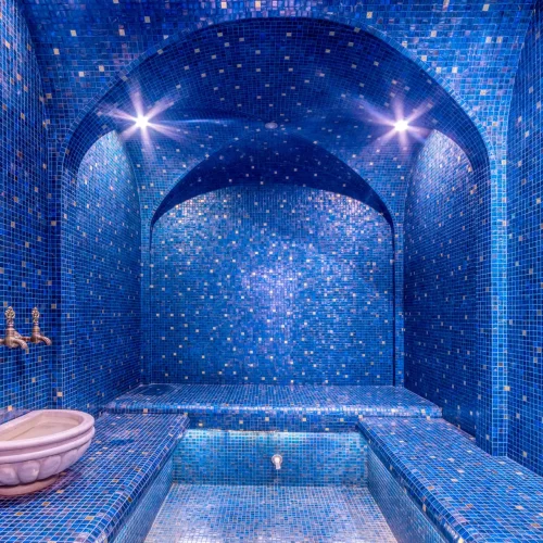 hammam orientale avec mosaique bleu