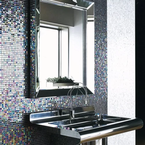 mosaïque multicolore dans une salle de bain